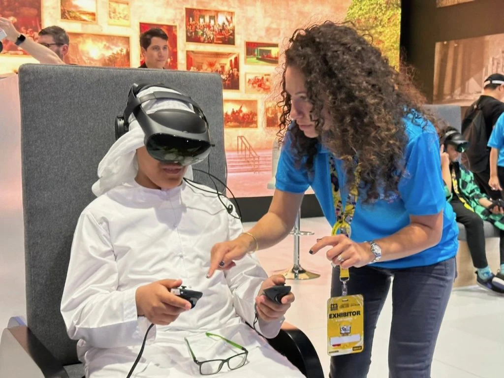 A visitor explores SuperMuseum: America in VR, with assistance from the exhibition team. Image source: Company E.